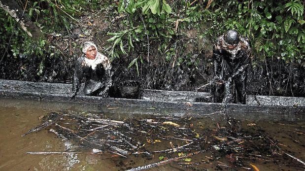 Más de 300 personas realizan labores de limpieza en el río Chiriaco (Amazonas). El Comercio ha recorrido la zona y comprobado la afectación ambiental por el crudo.(Foto: Archivo El Comercio)