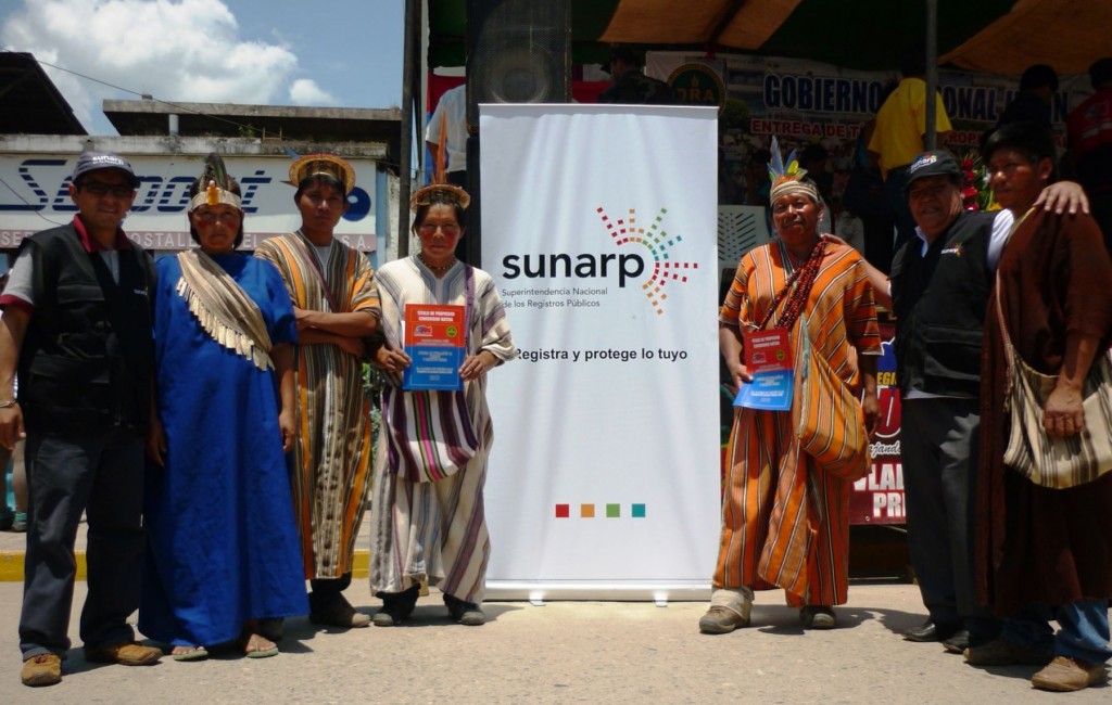 Sunarp presenta en distrito de Río Tambo, Satipo, Junín, guía en lengua asháninka dirigida a comunidades indígenas.