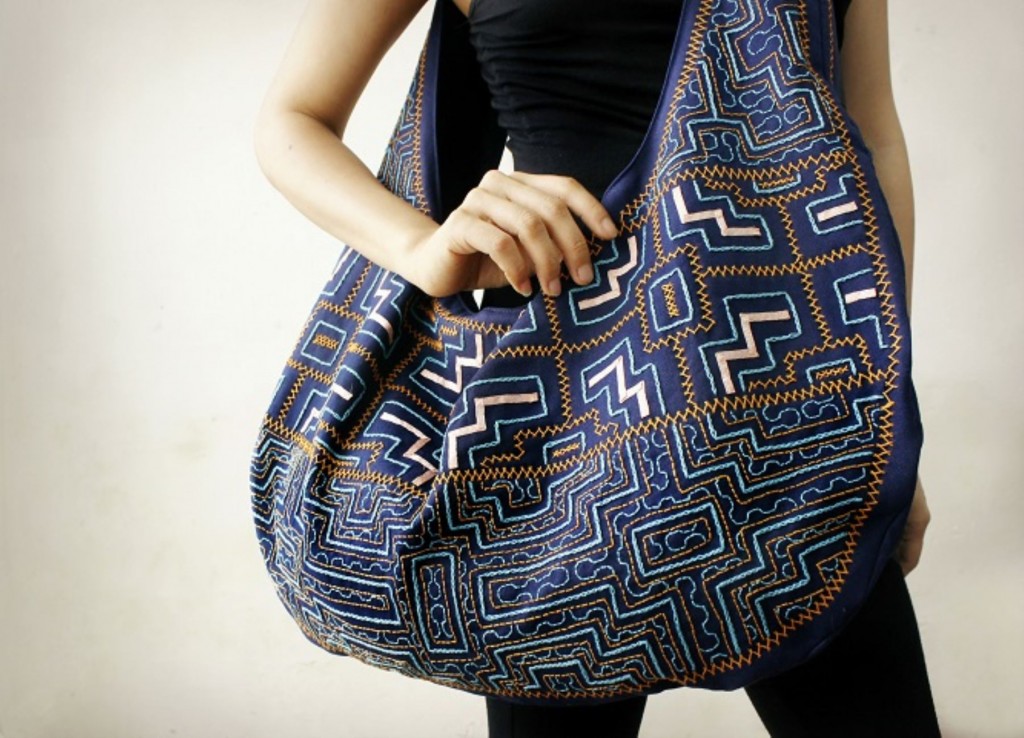 Artesanas de comunidades nativas de Ucayali elaboran colección textil.