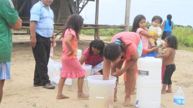 La Dirección General de Salud Ambiental entregó 100 kits con artículos que filtran y limpian el agua del río contaminado en Ucayali (Foto: Municipalidad Distrital de Sepahua)