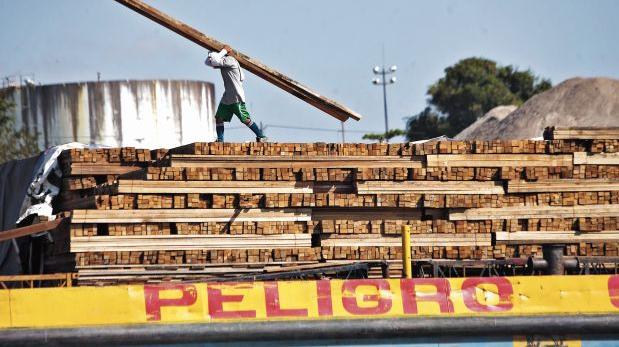 Pucallpa es el mayor centro de transformación de la madera que llega desde otras zonas de Ucayali y regiones como San Martín, Loreto y Huánuco. El negocio ilegal ha desbordado el control de autoridades.(Rolly Reyna / El Comercio)