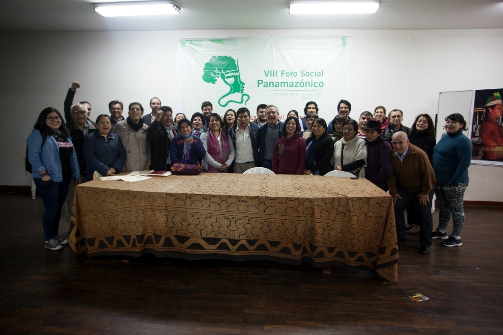 Representantes de diversas organizaciones sociales, indígenas, entre muchas otras, reunidos en Lima en la presentación del primer borrador de la agenda política del VIII FOSPA.