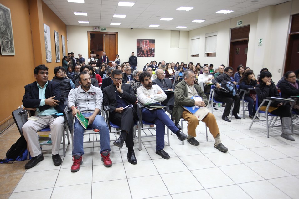 Auditorio lleno en la Universidad Antonio Ruiz de Montoya, en Lima