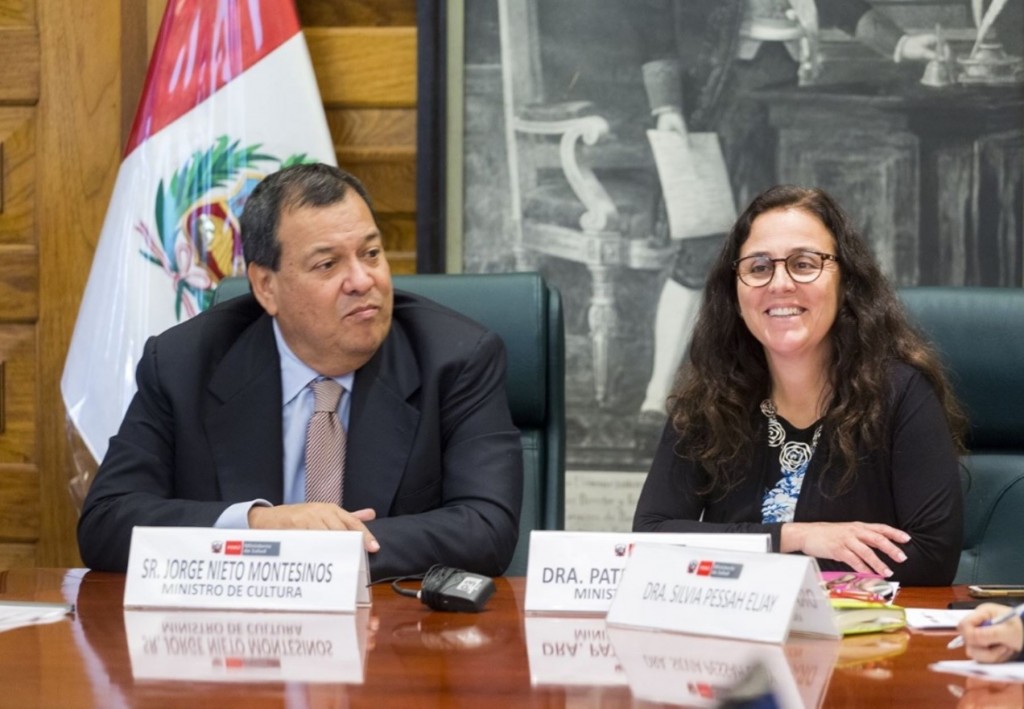 La ministra de Salud, Patricia García, y el ministro de Cultura, Jorge Nieto Montesinos, se unieron para trabajar en un proyecto que permitirá proteger del Virus de Inmunodeficiencia Humana (VIH) a las poblaciones vulnerables de los ámbitos urbanos y amazónicos del país.