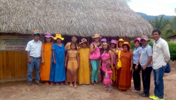 Las jornadas se realizaron durante tres meses logrando capacitar a 40 personas entre mujeres y jóvenes artesanos de las comunidades nativas de Tziriari y Atahualpa.