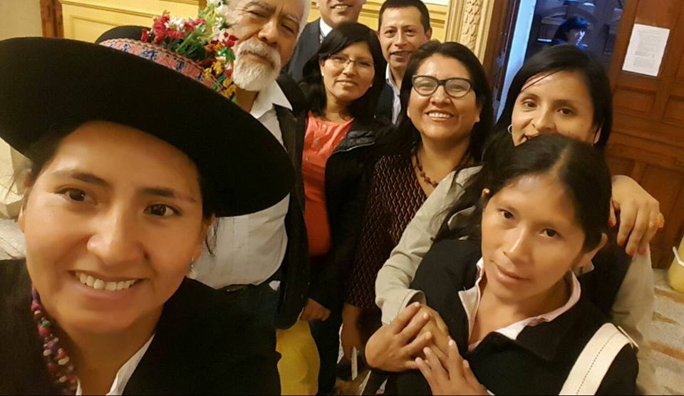 Representantes de las organizaciones del Pacto de Unidad con la congresista Tania Pariona (izquierda). Foto: Facebook de Ketty Marcelo