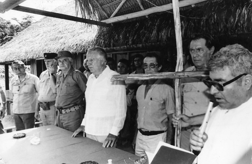 1984: Fernando Belaúnde inaugura la Ciudad Constitución en la orilla del río Palcazú. Foto: Repositorio de la Universidad San Ignacio de Loyola