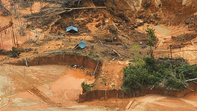 Minería ilegal opera con libertad en Madre de Dios, muchas veces sobre áreas naturales protegidas. Foto: EFE