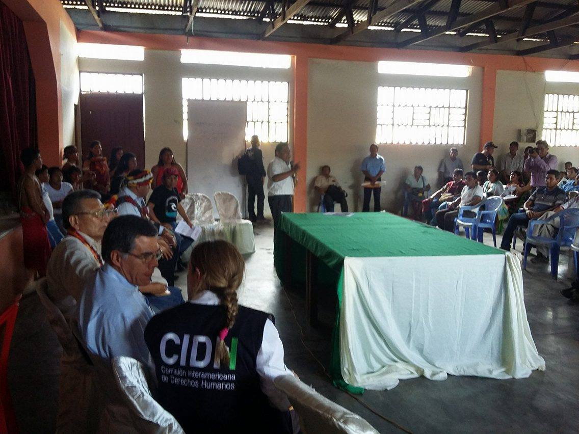 Delegación de la CIDH en la casa comunal de Chiriaco, distrito de Imaza, provincia de Bagua. Foto: Héctor Rodríguez