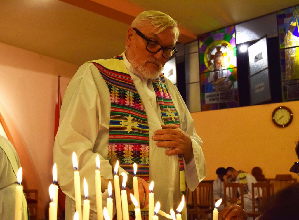 Monseñor Gerardo, durante una celebración en San Ramón, sede del Vicariato del mismo nombre. Foto: Cáritas Selva Central