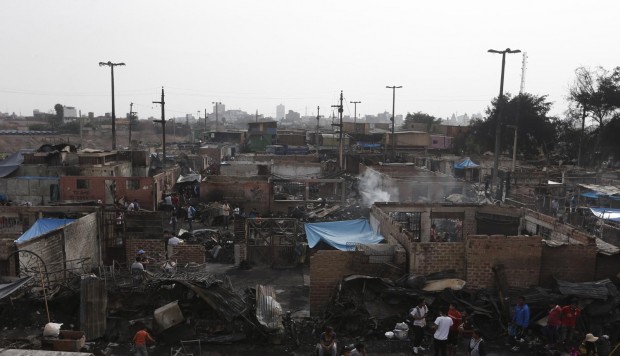 Más de 430 viviendas fueron afectadas y decenas de familias quedaron en la calle por el incendio de 2016. Foto: El Comercio