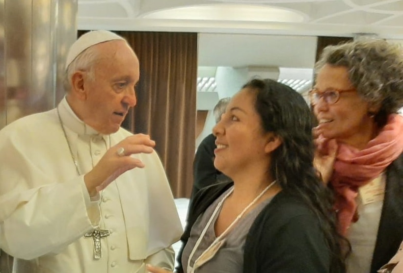 Patiachi ha tenido oportunidad de compartir unos minutos de conversación con el Papa Francisco en el primer día de reunión sinodal. Foto: Cedida