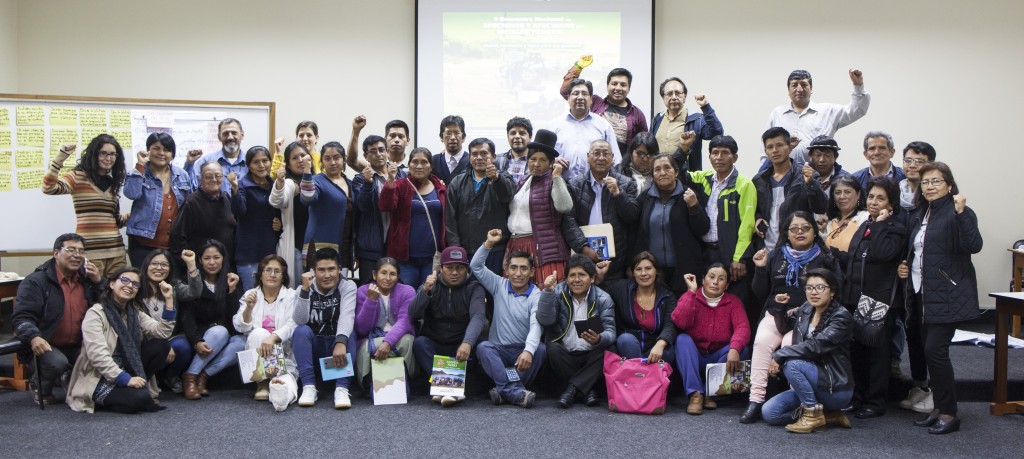 Imagen grupal de representantes de comunidades de afectados y afectadas por metales tóxicos, reunidos a fines del mes de septiembre en Lima. Foto: CAAAP