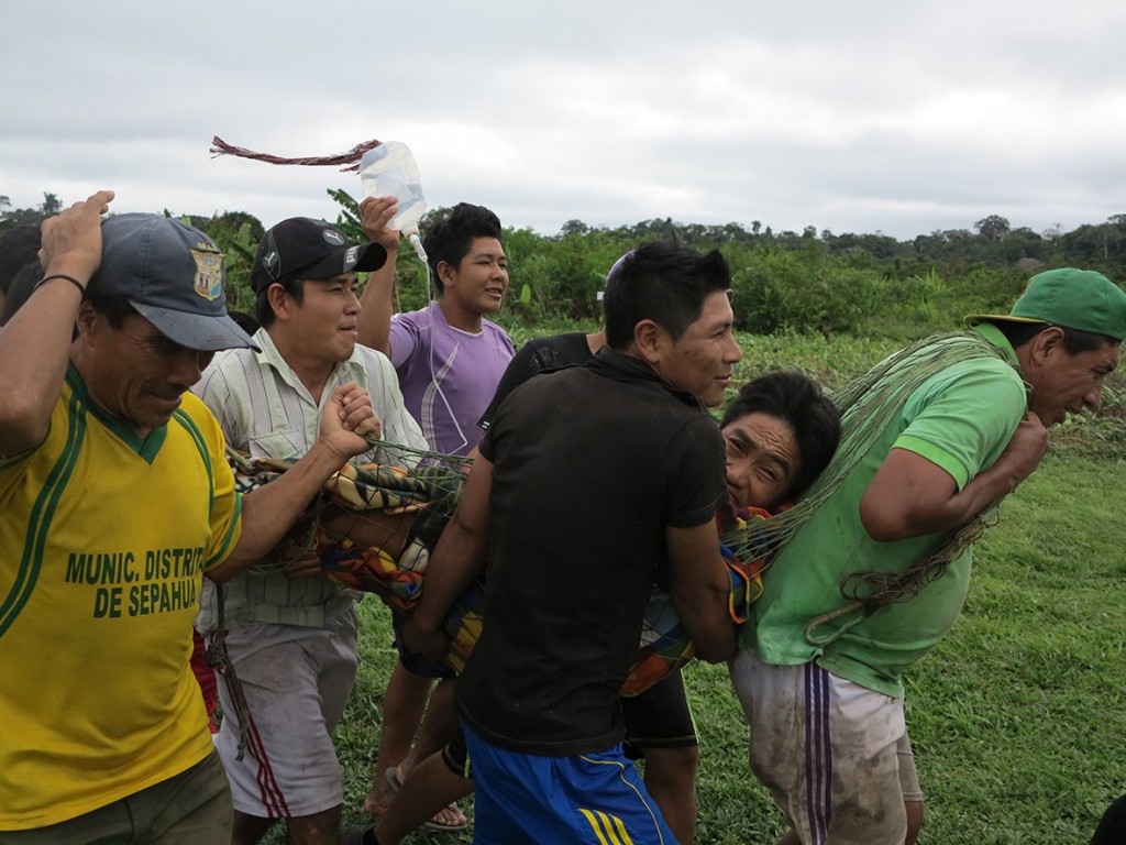 Población sharanahua (contacto inicial), durante una evacuación en la Reserva Territorial Kugapakori-Nahua-Nanti. Foto: BGB