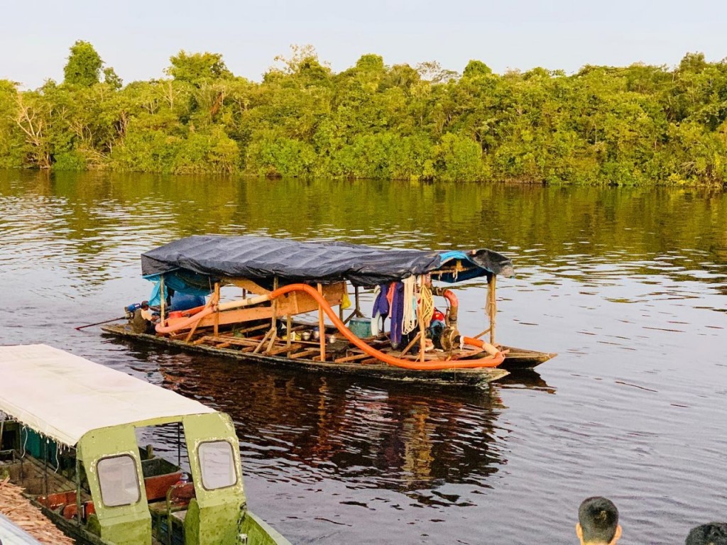 Incremento de dragas en la cuenca del Nanay es evidente a la vista de todos los actores políticos y sociales de la zona. Foto: Comité Defensa del Agua