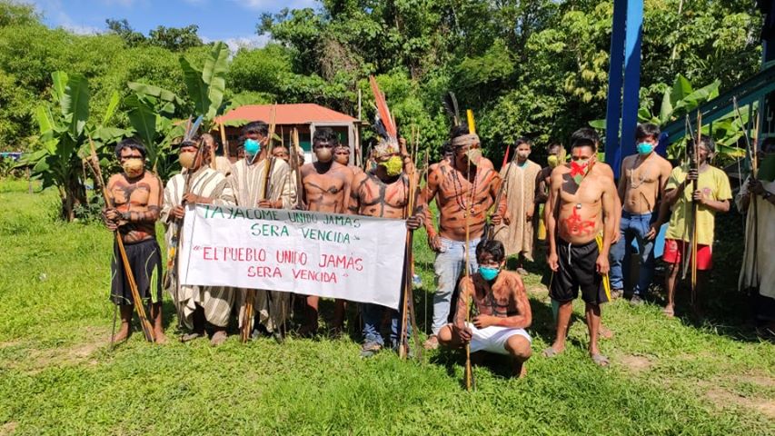 Indígenas matsigenkas e la comunidad nativa Tayakome, en el Parque Nacional del Manu. Foto: Coharyima