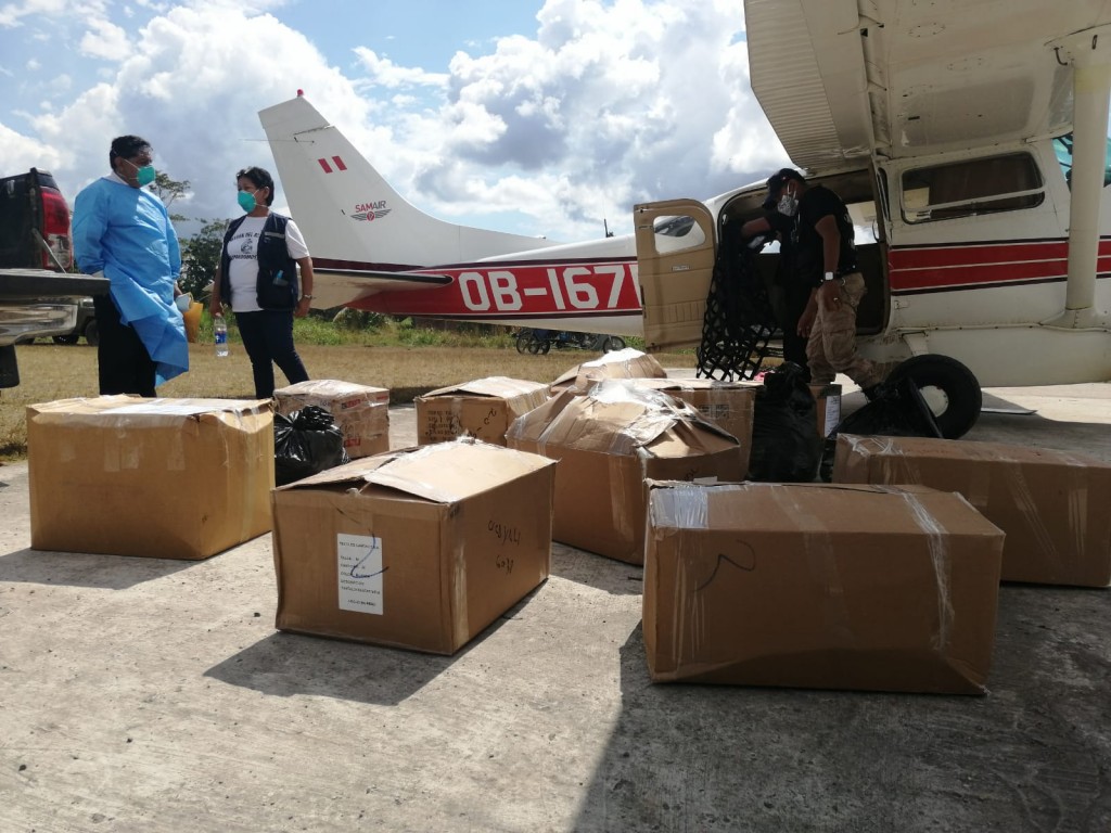 Avioneta con primeras ayudas para Sepahua llegó al promediar el medio día. Foto: Microred Sepahua