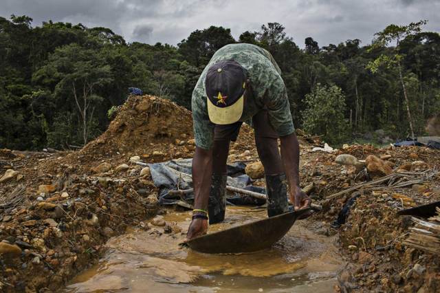 No hay cuarentena para las minas de América del Sur. Y los mineros siguen muriendo