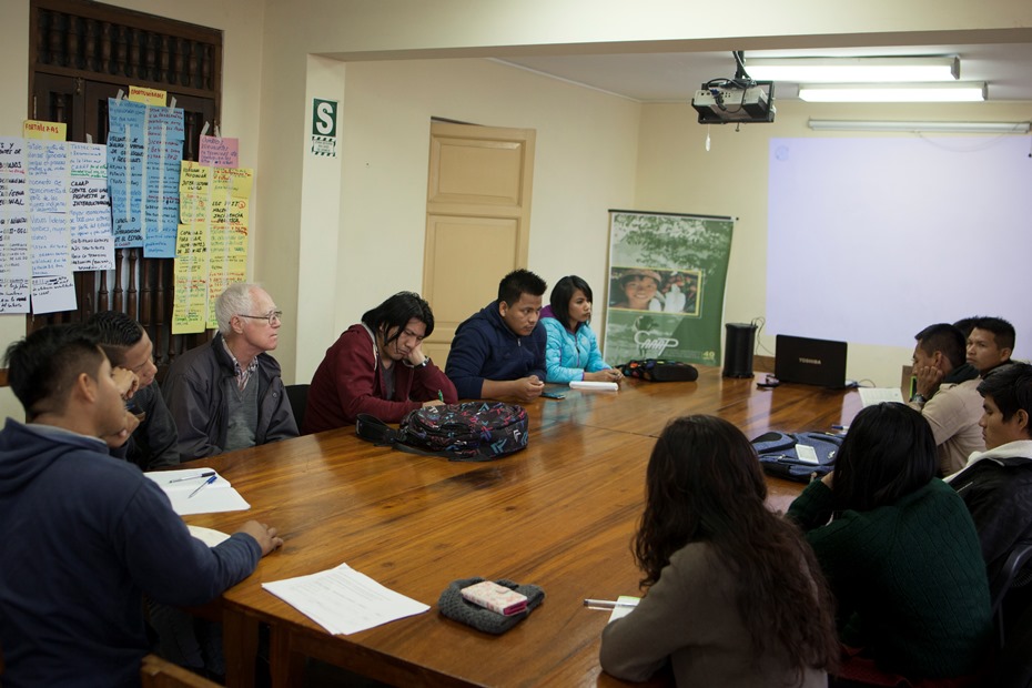 Estudiantes shipibos afianzan conocimientos sobre investigación y trabajo de campo