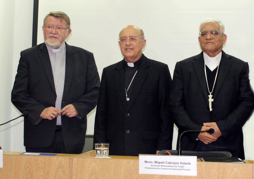 Monseñor Norberto Strotmann, Monseñor Pedro Barreto y Monseñor Miguel Cabrejos rubrican el comunicado. Foto: Conferencia Episcopal Peruana