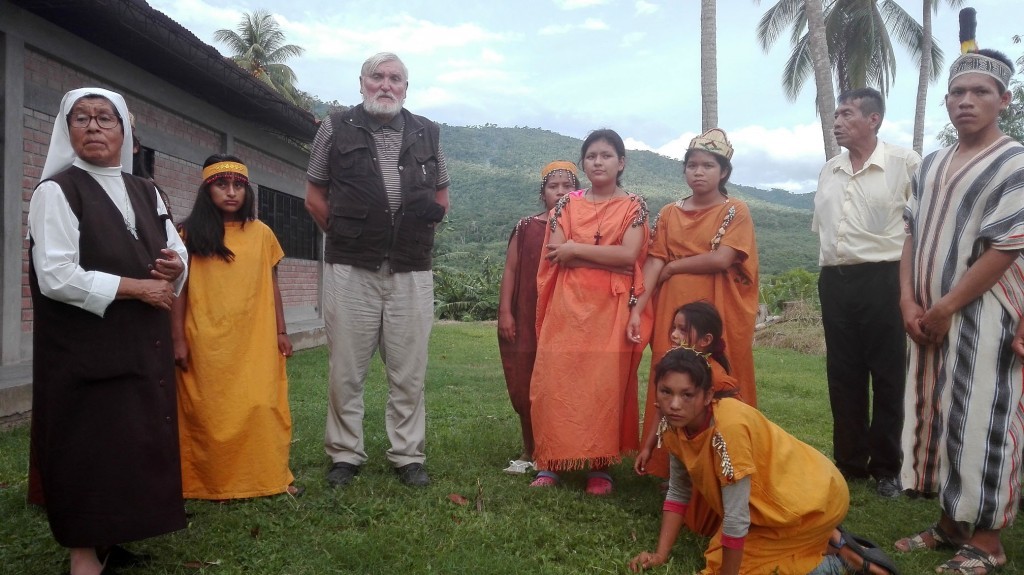 Monseñor Gerardo Zerdín convive más de 40 años con los pueblos de selva central. Foto: Cáritas
