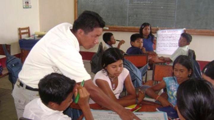 Faltan 14 mil docentes formados en Educación Intercultural Bilingue en el país