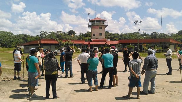 Nativos mantienen toma de helipuerto de Andoas por tercer día