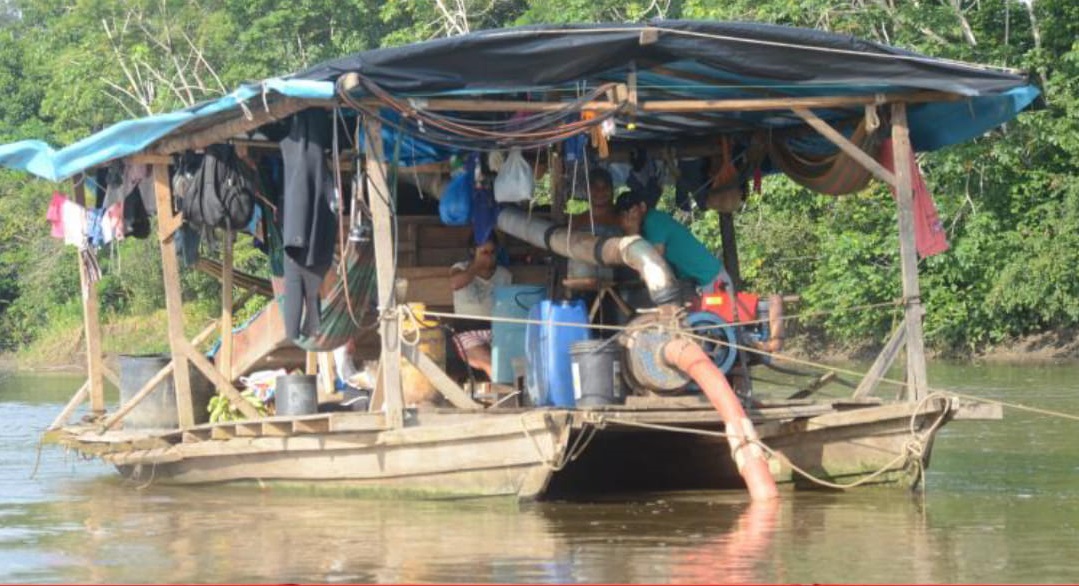 Minería en Loreto: Dragas ilegales vuelven a amenazar el río Nanay