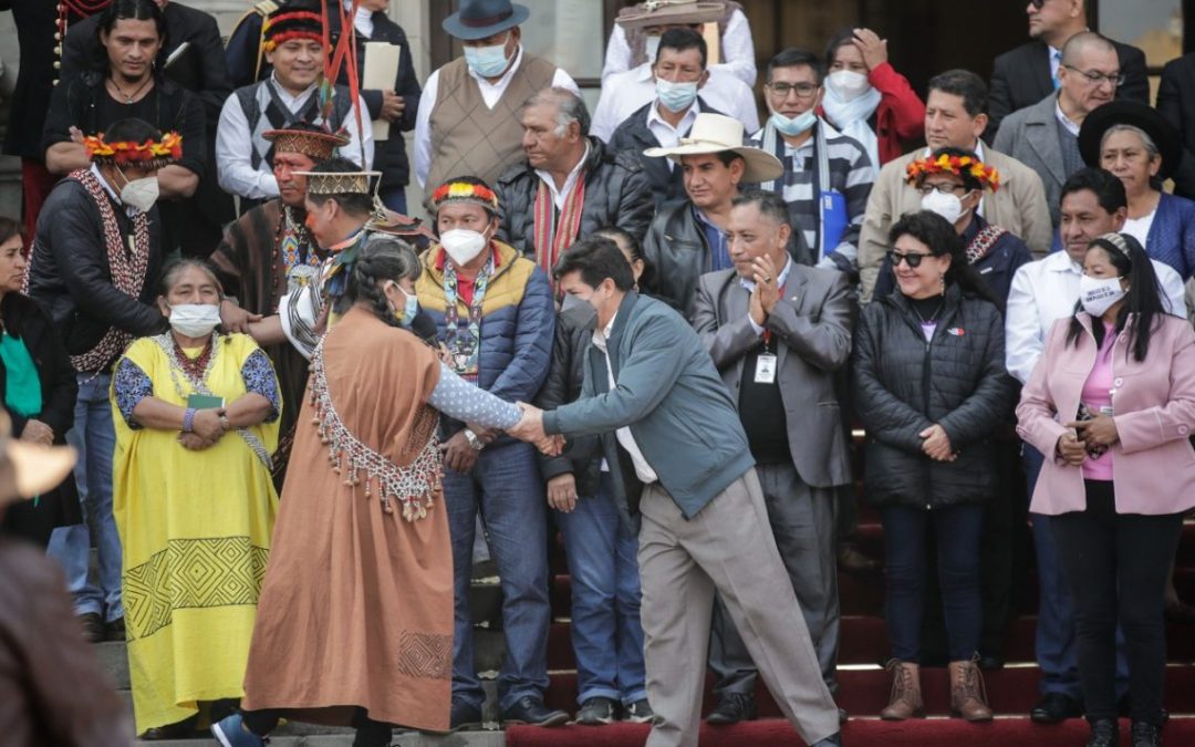 Líderes indígenas se reúnen con el presidente Castillo y presentan la Agenda Grande de AIDESEP
